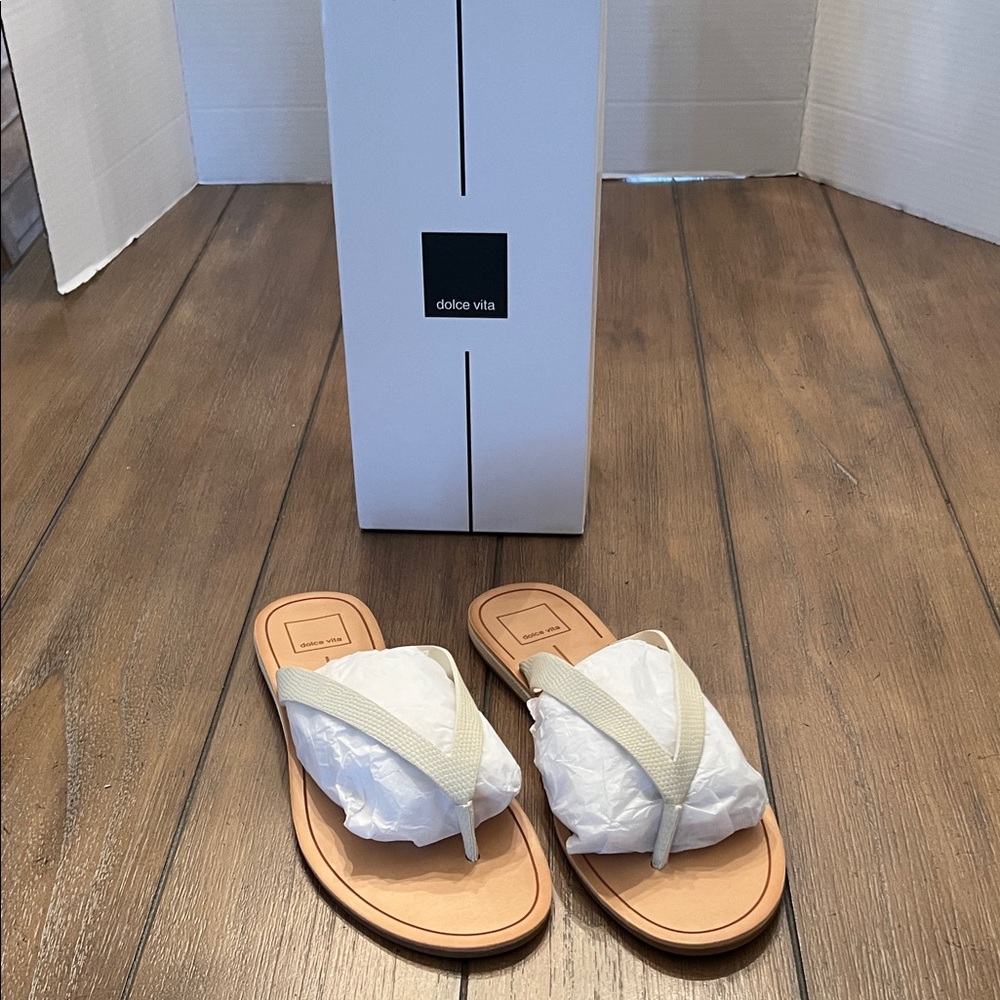 Dolce Vita Women's Cream Sandals